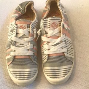 🏃‍♀️ROXY Surf Slip On/Loafer Shoes🏃‍♂️  SUPER COMFORTABLE!  Gently worn Size 8